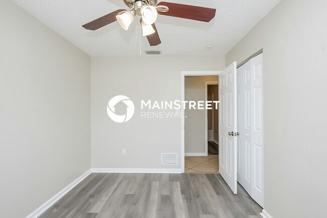 Building Photo - 3 Bedroom Pet-Friendly Home in SARASOTA, FL with Main Street Renewal
