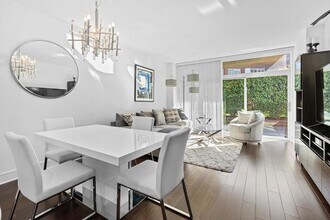 Building Photo - 1100 Maxwell Ln