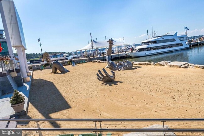 Building Photo - 157 Fleet St