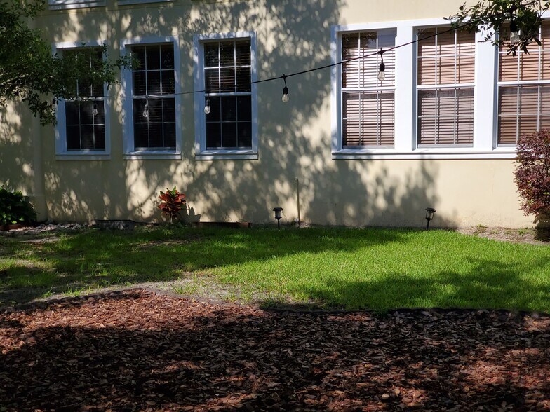 Building Photo - 4062 Markham Pl