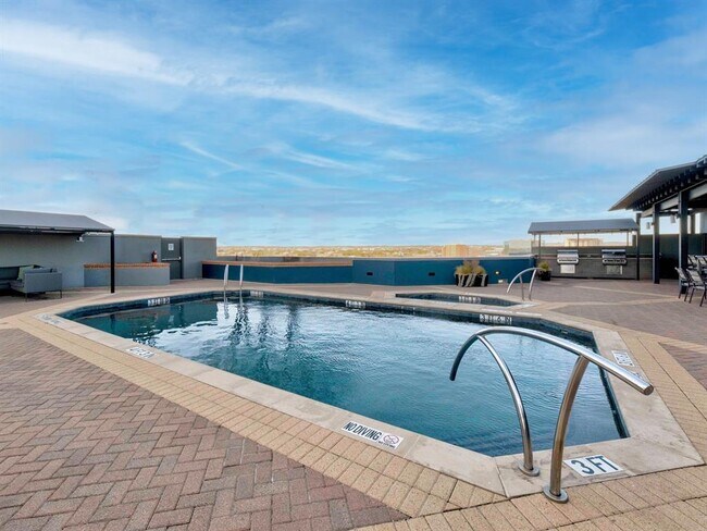 Building Photo - 54 Rainey St