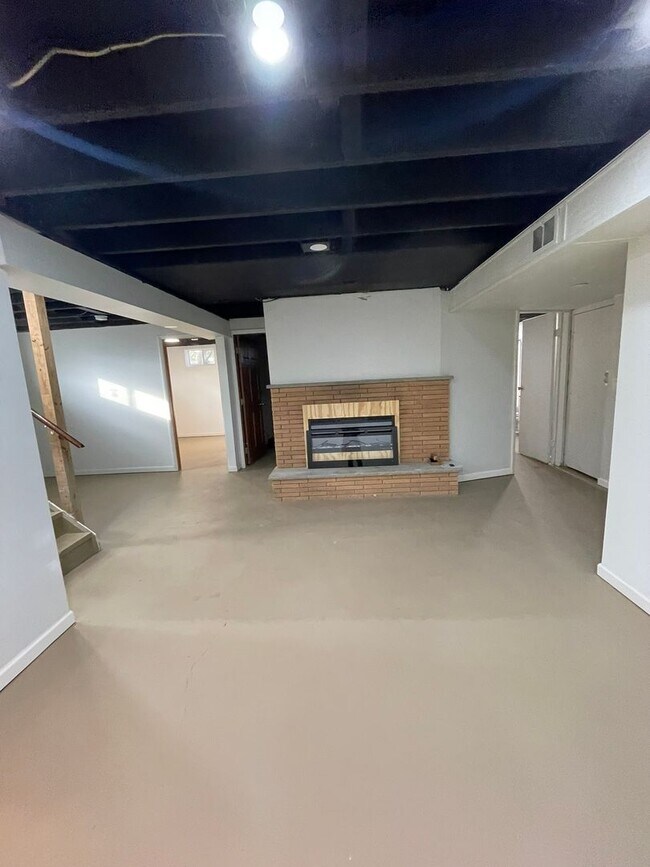 Building Photo - 1450 Marlborough Dr