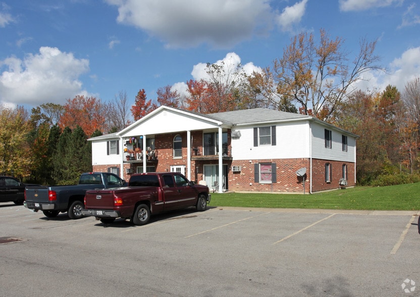 Primary Photo - Oakwood Apartments