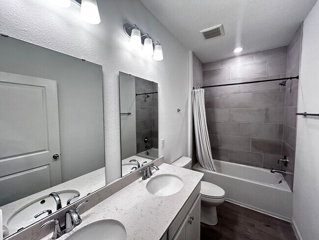 Building Photo - Modern Newer Build 3 Bed 2.5 Bath. Garage. Patio. In-Unit Laundry. Internet and Lawn Care Included!