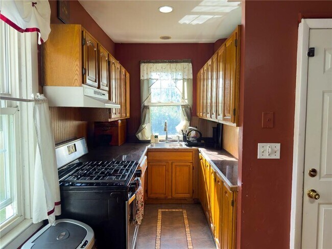 Building Photo - 336 River Ave