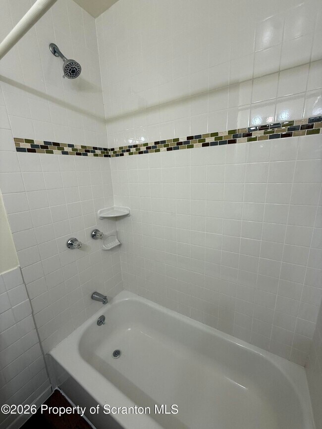 Building Photo - 1042 Taylor Ave