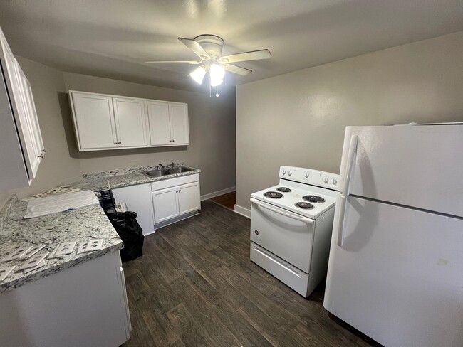 Building Photo - Spacious 2bedroom Duplex $500.00 off first...