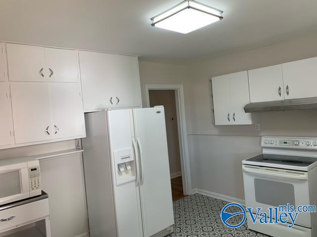 Building Photo - 301 Longwood Dr SW