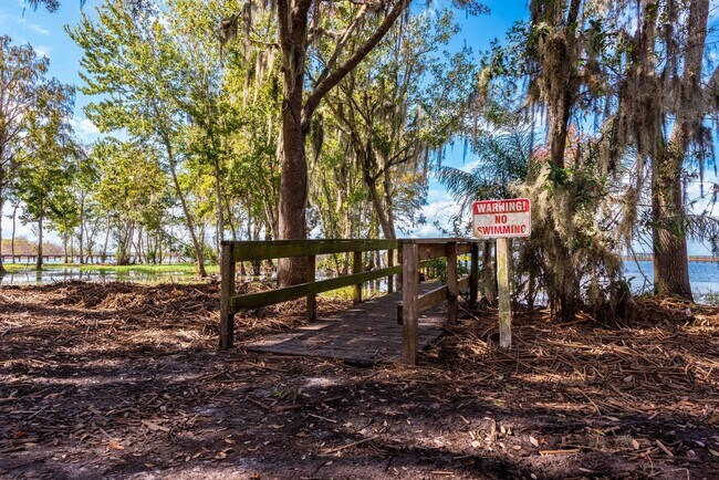 Building Photo - St. Cloud 4 Bedroom, 4 Bathroom Pool Home with Lake View