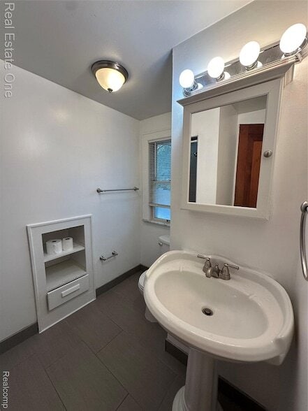 Building Photo - 122 W Houstonia Ave