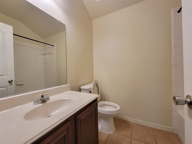 Building Photo - 2515 Wynngate Dr