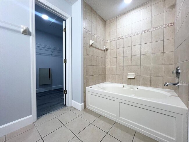 Building Photo - 9788 Tivoli Villa Dr