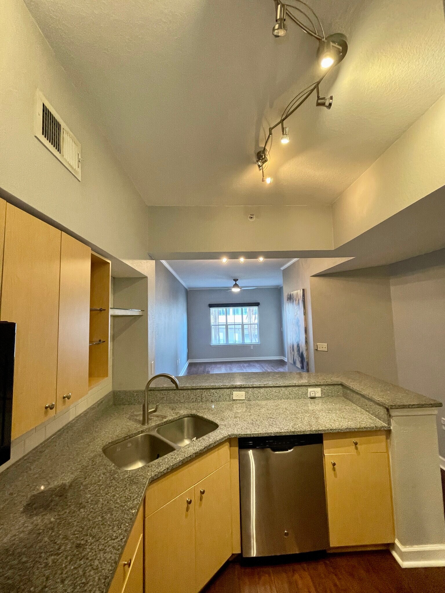 Building Photo - 200 4th Ave S