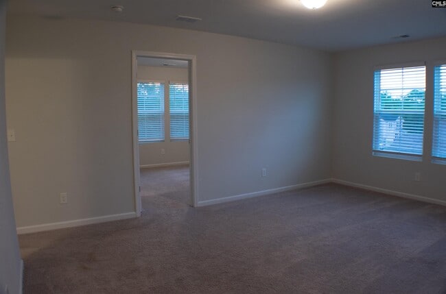 Building Photo - 1074 Begonia Dr