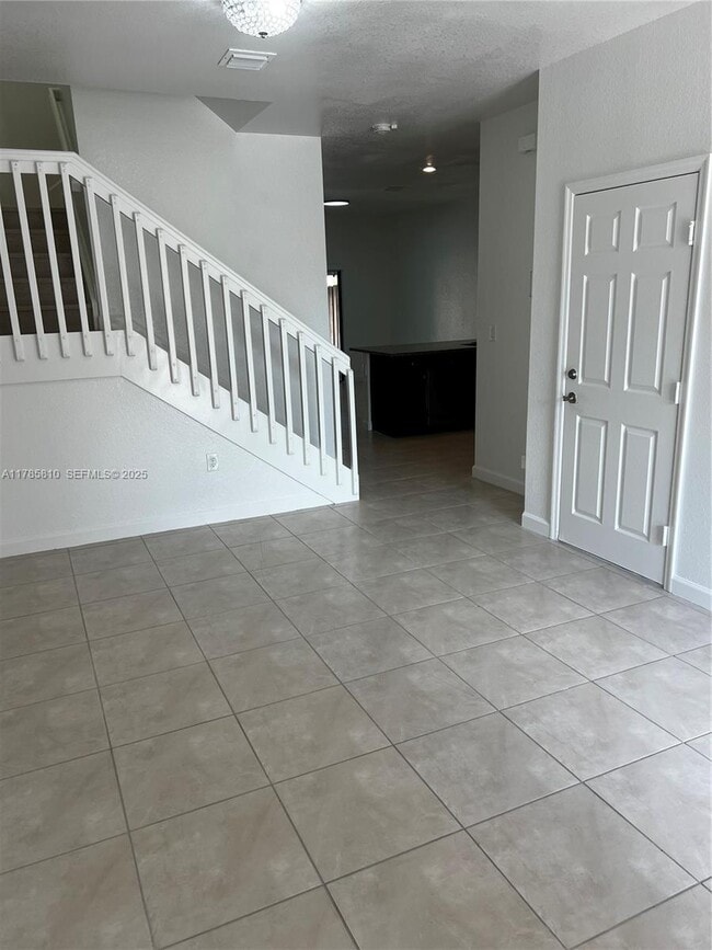 Building Photo - 152 SE 37th Ter