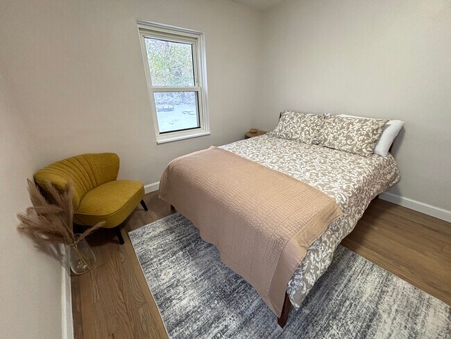 Building Photo - 5025 Lenox Ave