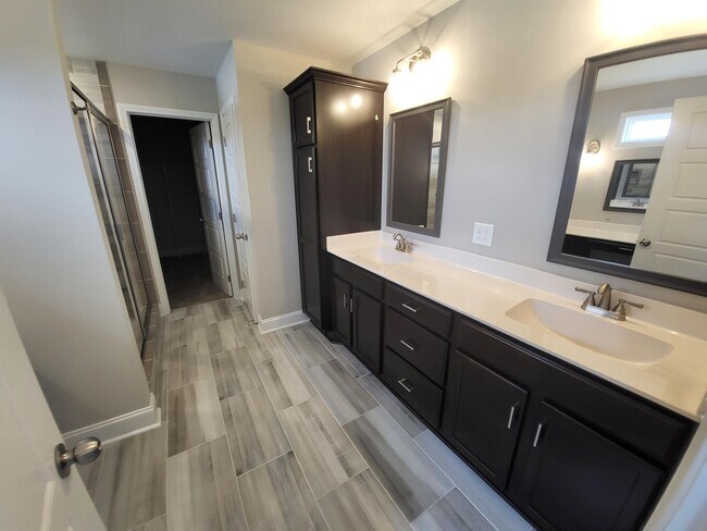 Building Photo - 201 King Rd