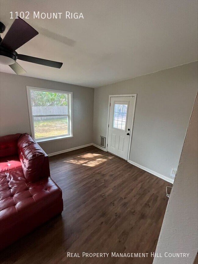 Building Photo - 1102 Mt Riga Dr