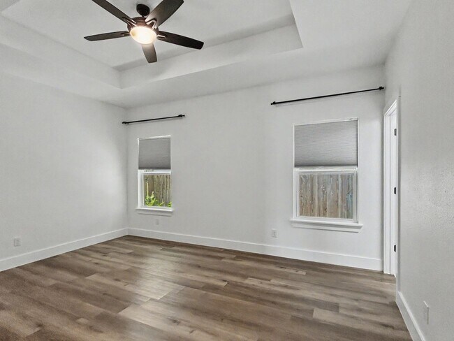 Building Photo - 109 Sample St