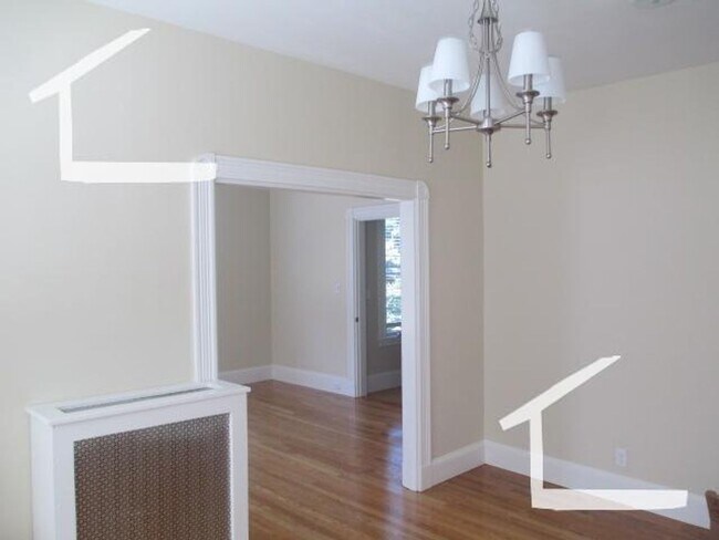 Building Photo - No Brokers Fee, Parking Included, In-Unit Washer and Dryer, Stainless Steel Appliances