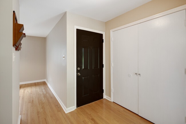 Building Photo - 1843 Fernspring Cove
