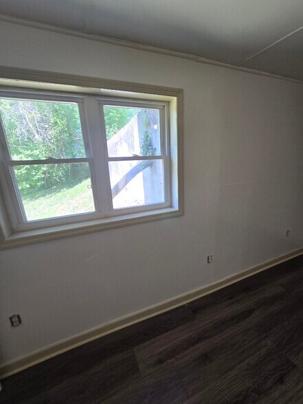 Building Photo - 340 Blackburn Ave