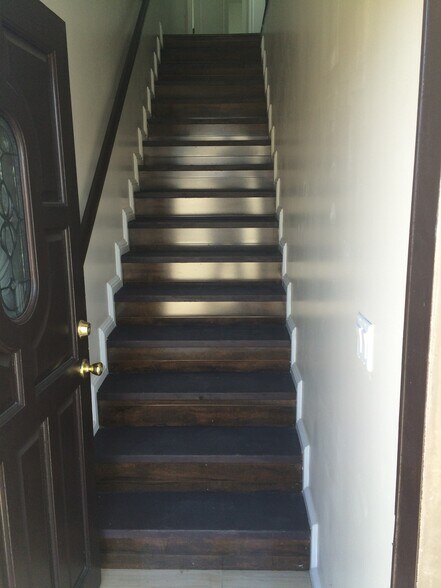 Building Photo - 628 W 84th St