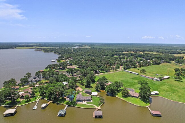 Building Photo - 1012 Chestnut Dr