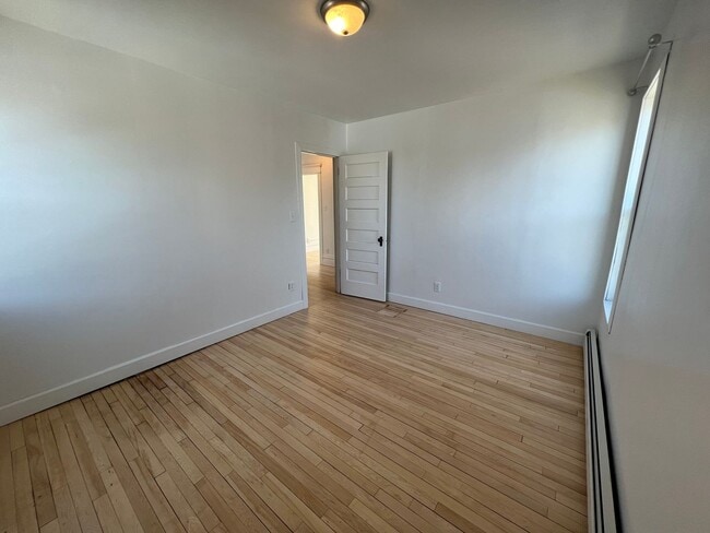 Building Photo - AVAILABLE JUNE - 4 Bed 1.5 Bath Home in Superior