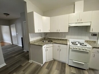 Building Photo - 25 Business St