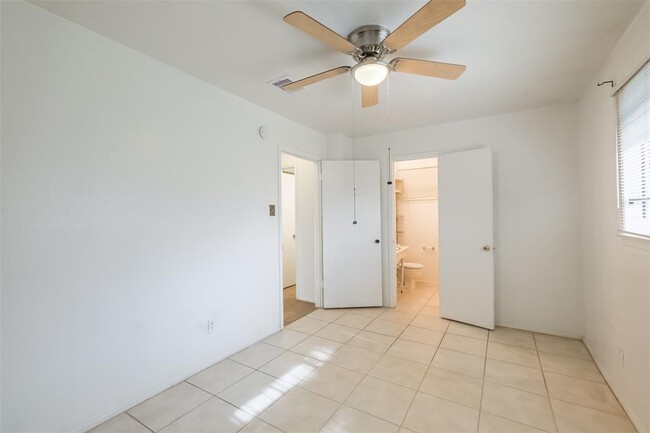 Building Photo - 4919 Glenridge Ln