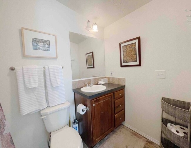 Building Photo - Spacious Fully Furnished Home with 3 Bedroom | 2 Bath home in White Salmon.