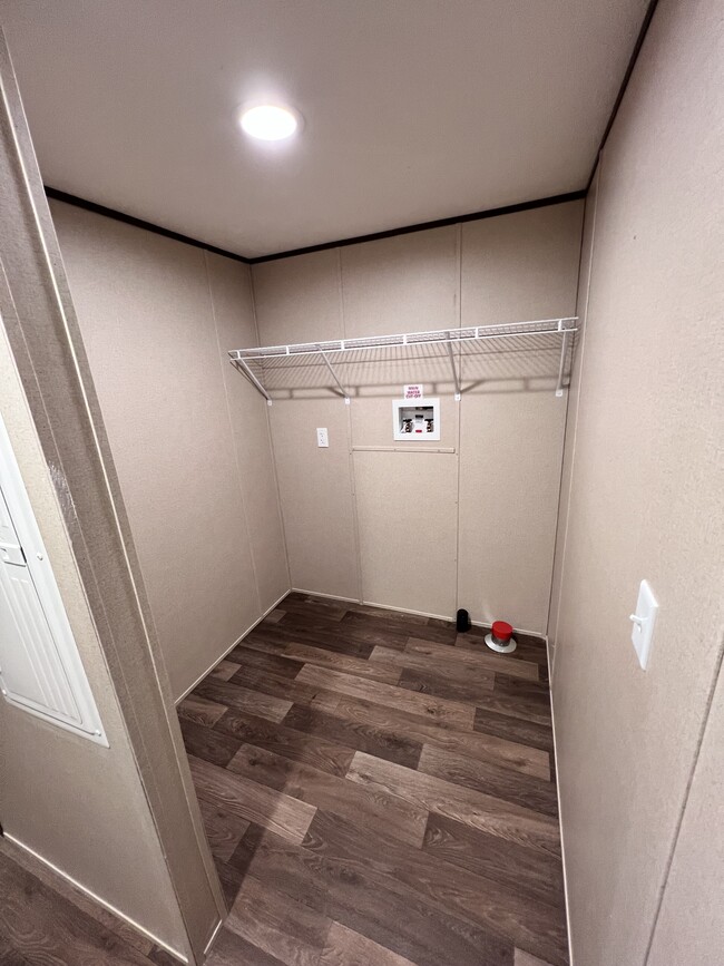 Building Photo - 1711 McKenzie Rd