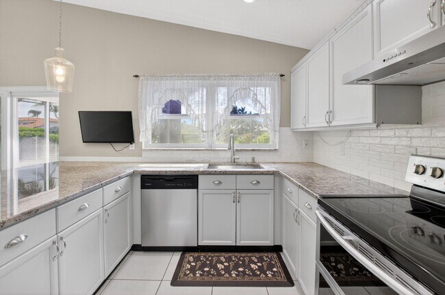 Building Photo - 9336 Water Course Way