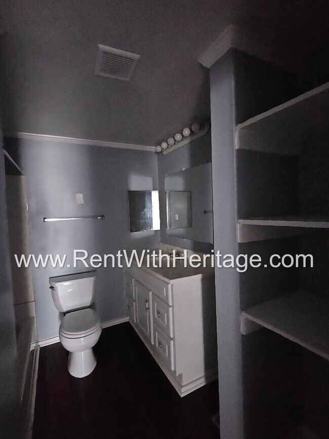 Building Photo - GORGEOUS HISTORICAL APARTMENT HOME / TOTALLY UPGRADED INTERIOR / CLOSE TO EVERYTHING!