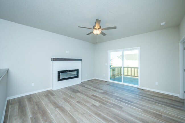 Building Photo - Brand-New 3-Bed Townhome with Attached Garage in Wolf Creek