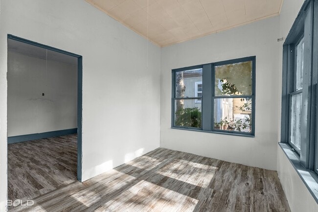 Building Photo - 3 Bedroom 1 Bath