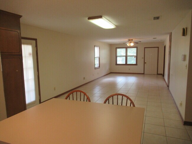 Building Photo - Brick Home located just outside of Hickory NC City Limits!