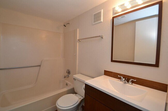 Building Photo - 13026 Wirevine Ln