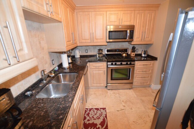 Building Photo - Meridian Luxury 1 Bed | 1 Bath Furnished C...