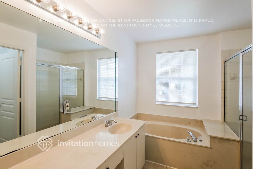 Building Photo - 5115 Crescent Moon Dr