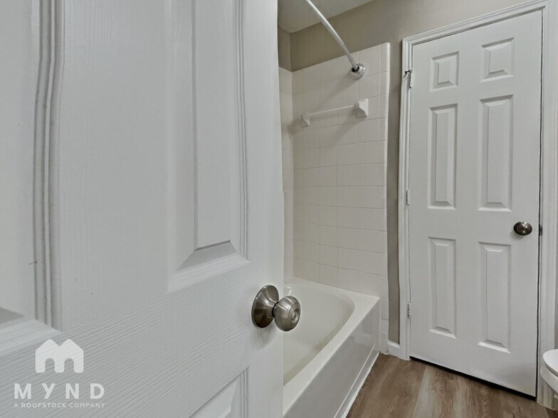 Building Photo - 7606 Bronze Trail Dr