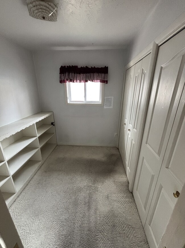 Building Photo - 187 E 5th St