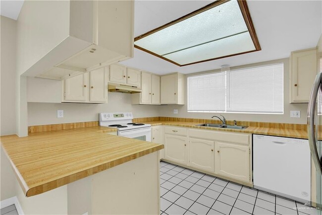 Building Photo - 2928 N 1st Ln