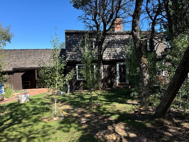 Building Photo - 3 Bedroom, 2.5 Bathroom Home in Cedar Crest