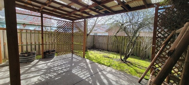 Building Photo - 3581 NE Hembree St