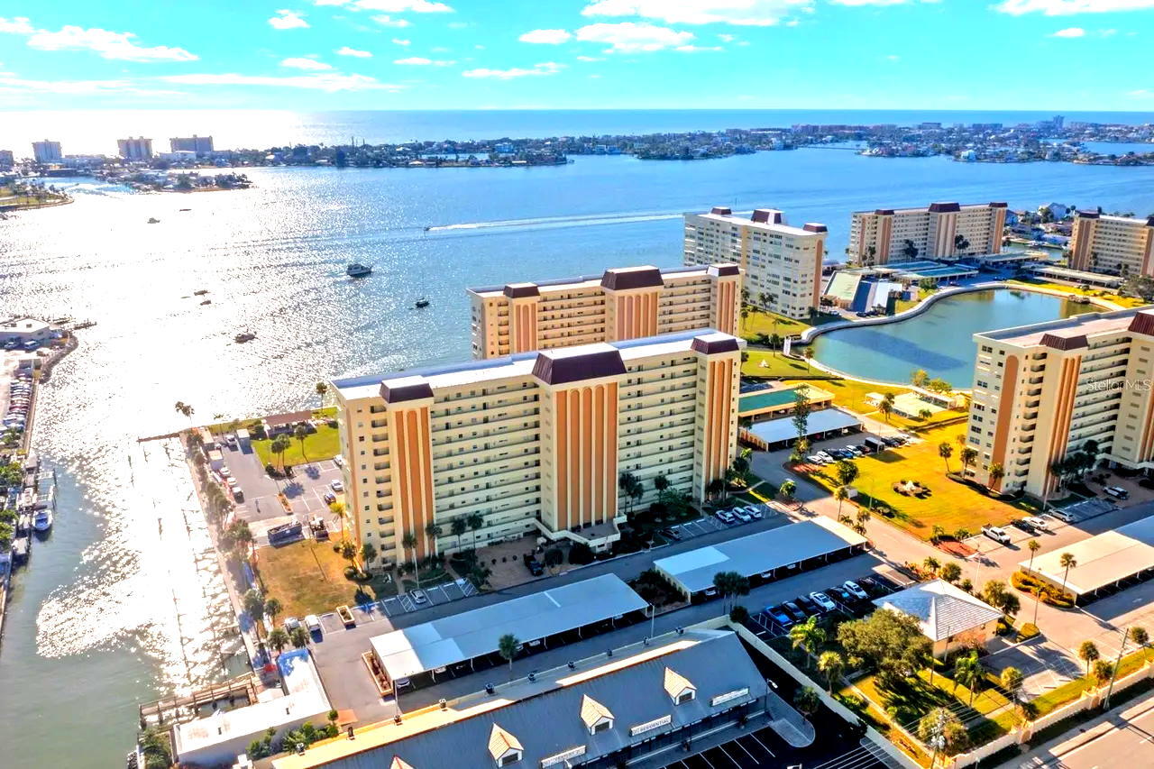 Building Photo - 4550 Cove Cir