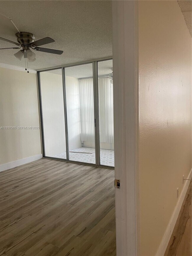 Building Photo - 9481 Evergreen Pl