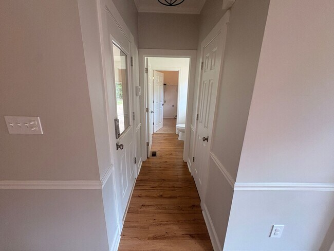Building Photo - BOGART HOME | 4BD 3.5B