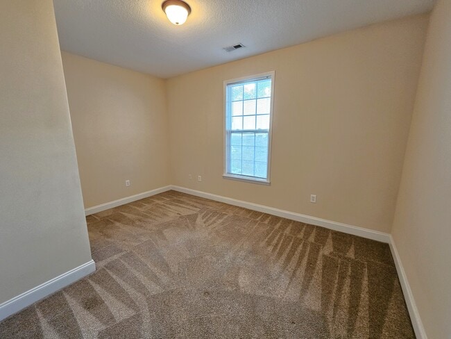Building Photo - 20 Roselite Cir